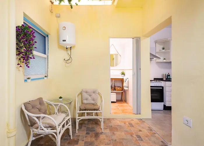 Home2book Charming With Interior Patio Appartement