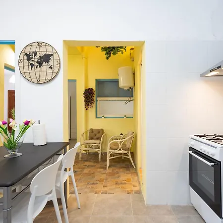 Home2book Charming With Interior Patio Lägenhet