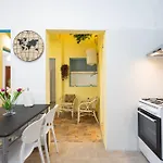 Home2book Charming With Interior Patio アパート